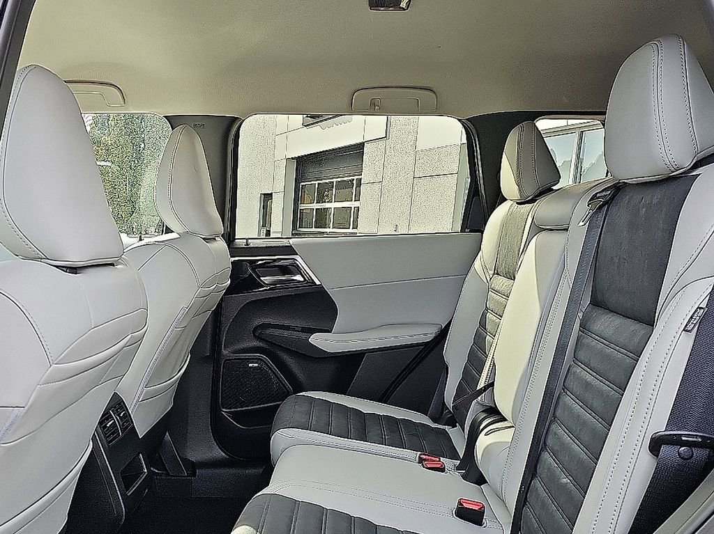 New 2026 Mitsubishi Outlander SE image 9