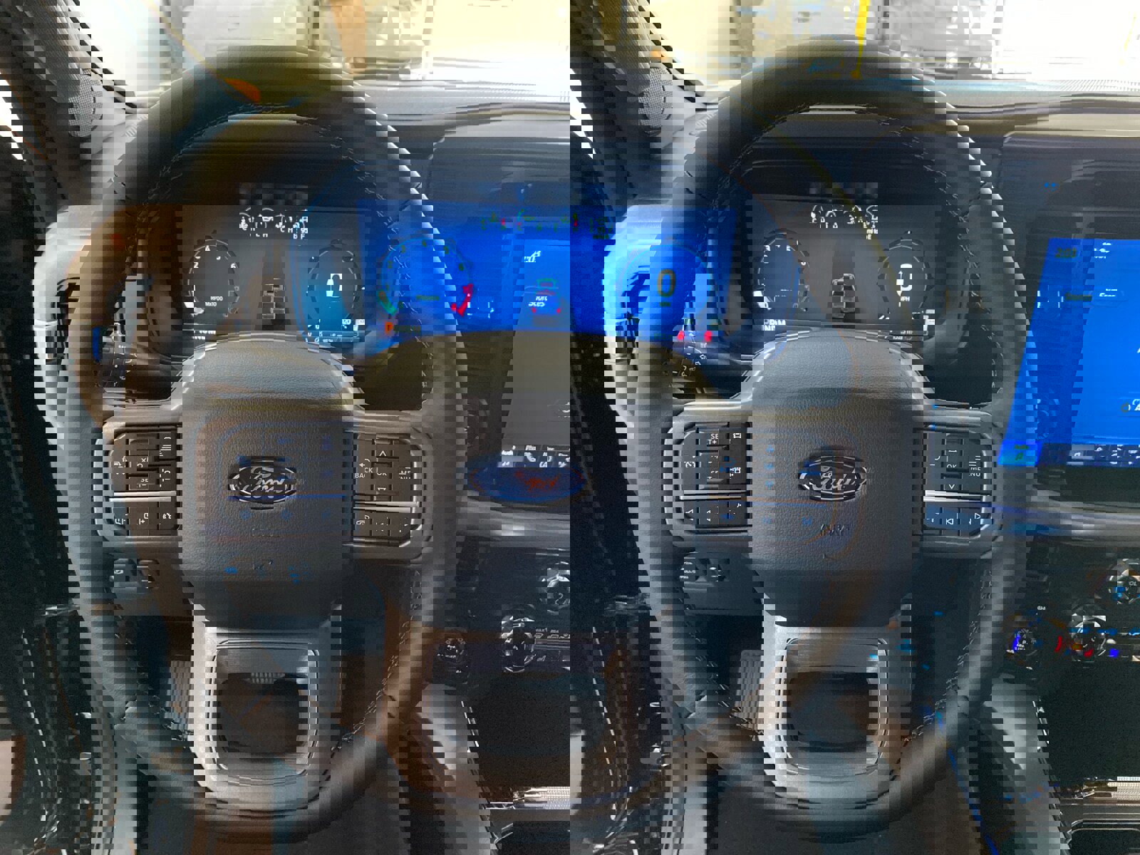 New 2025 Ford F150 Lariat w/ Equipment Group 502A High image 19