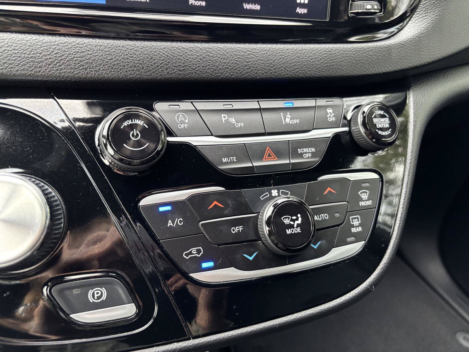 Used 2025 Chrysler Pacifica Select FWD image 29