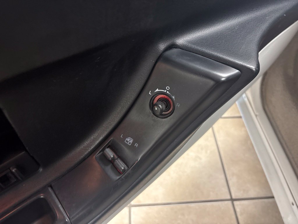 Used 1994 Chevrolet Corvette Convertible RWD image 17