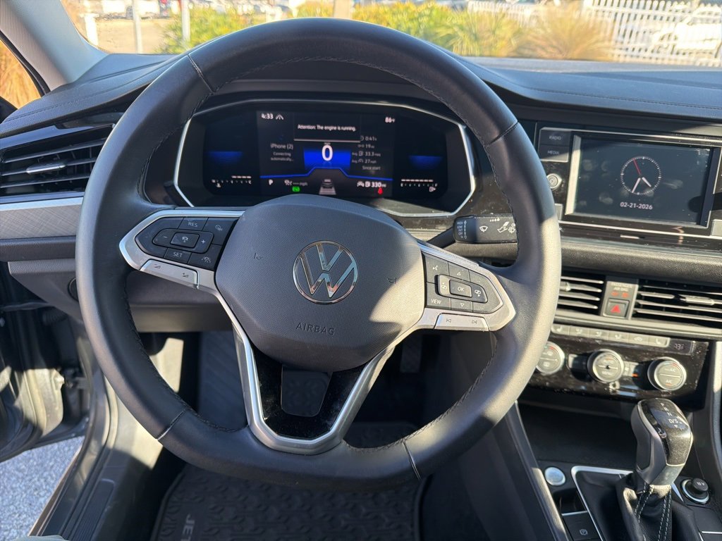 Used 2023 Volkswagen Jetta SE image 19