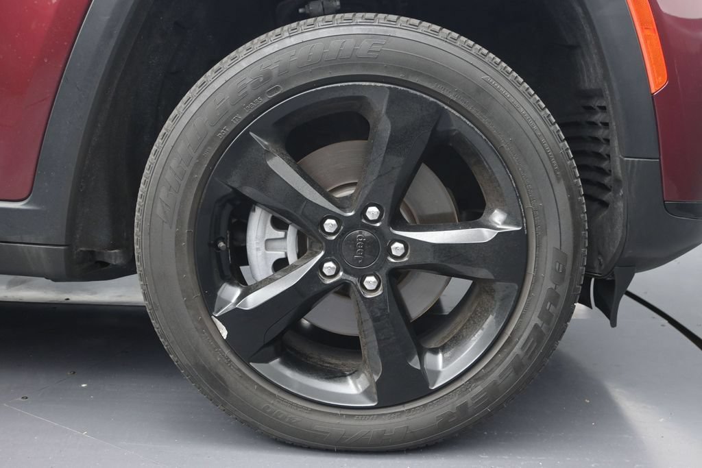 Used 2023 Jeep Grand Cherokee L Laredo AWD/4WD image 9