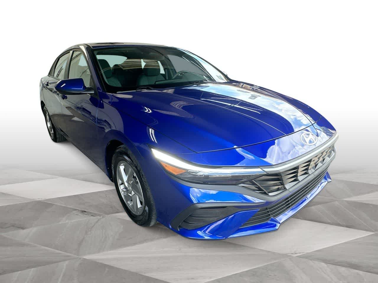 Used 2025 Hyundai Elantra SE FWD image 2