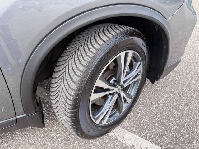 Used 2018 Nissan Rogue SL w/ Premium Package AWD/4WD image 11