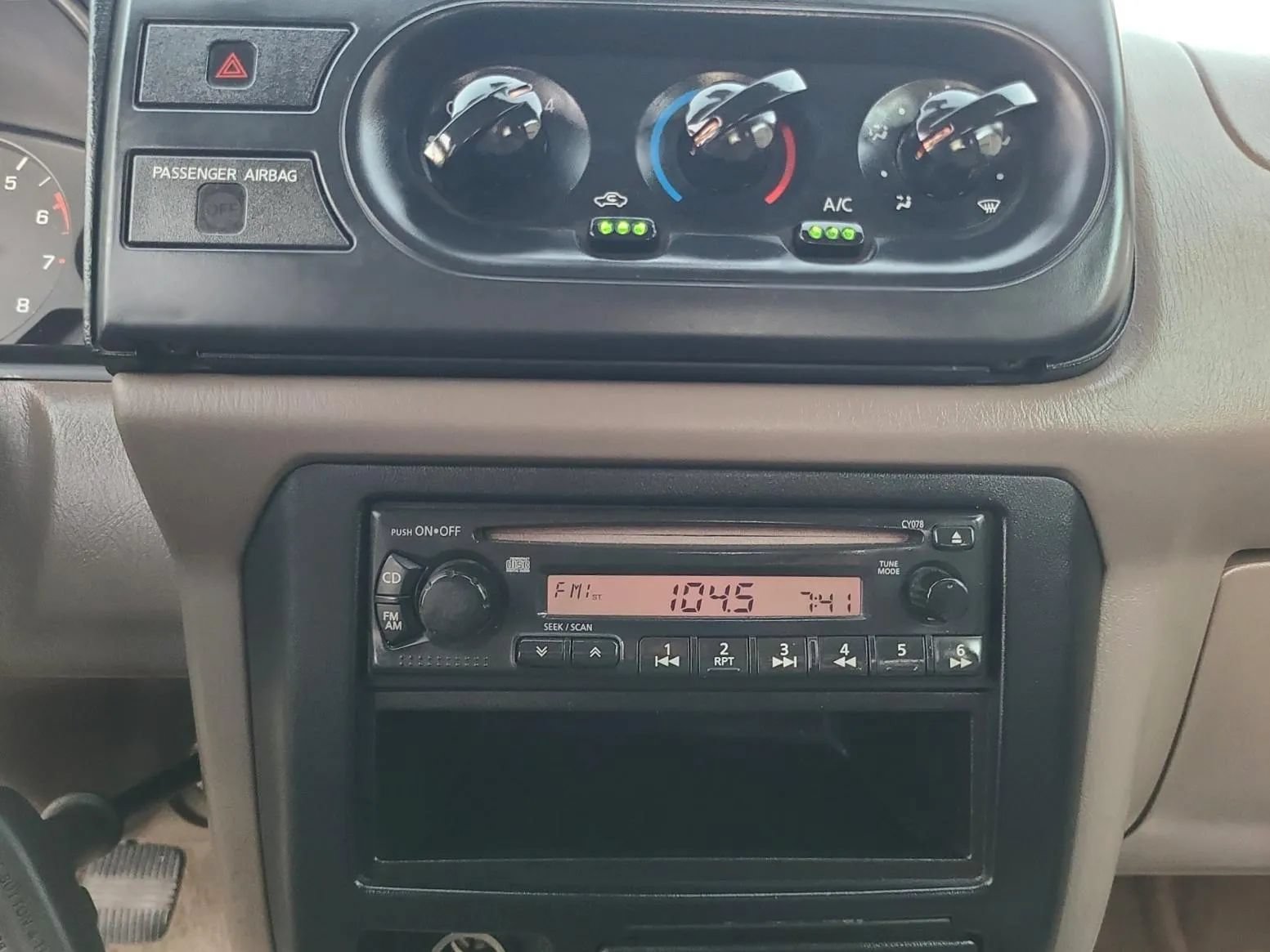 Used 2001 Nissan Frontier XE RWD image 13