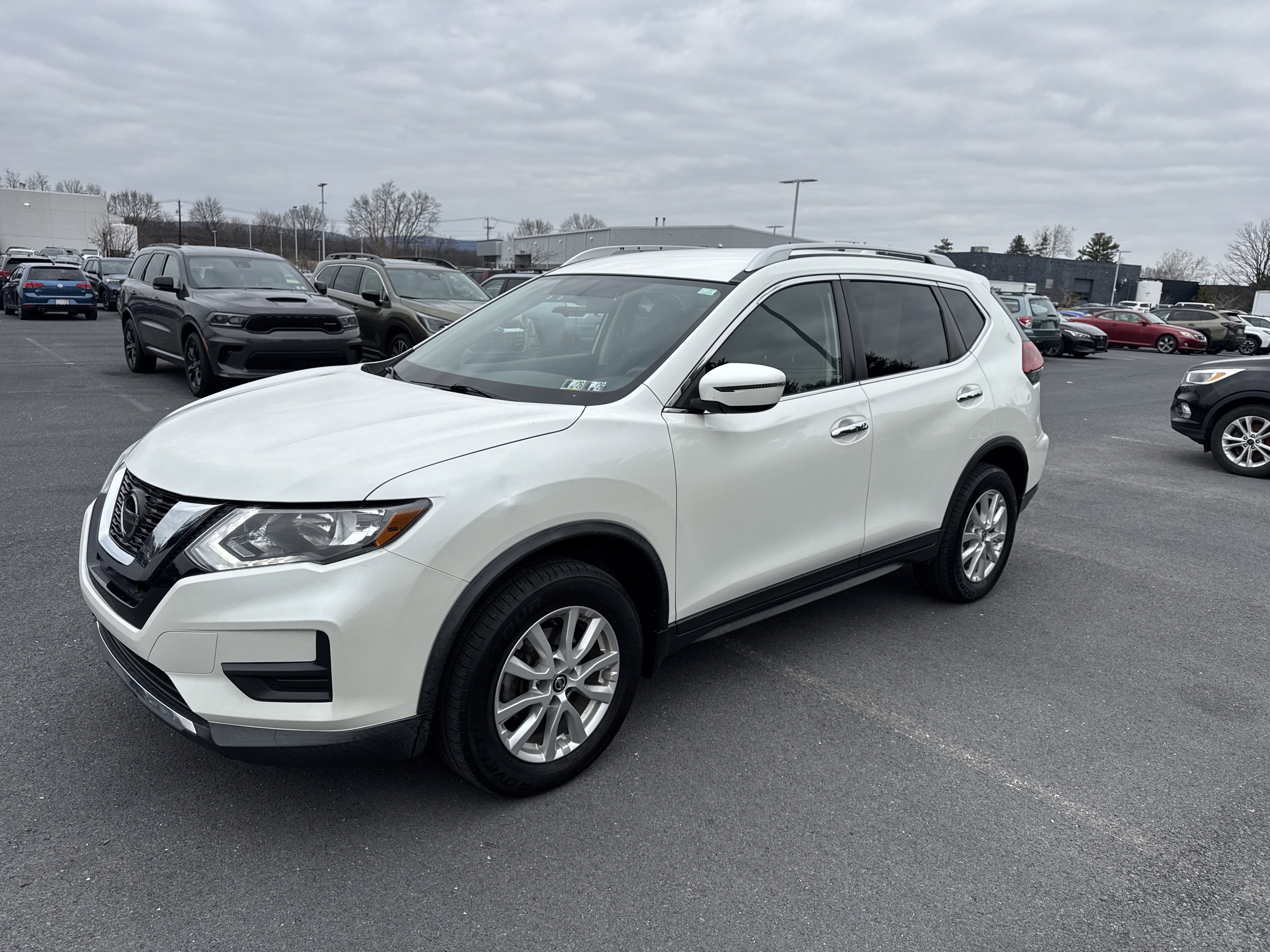 Used 2018 Nissan Rogue SV image 4