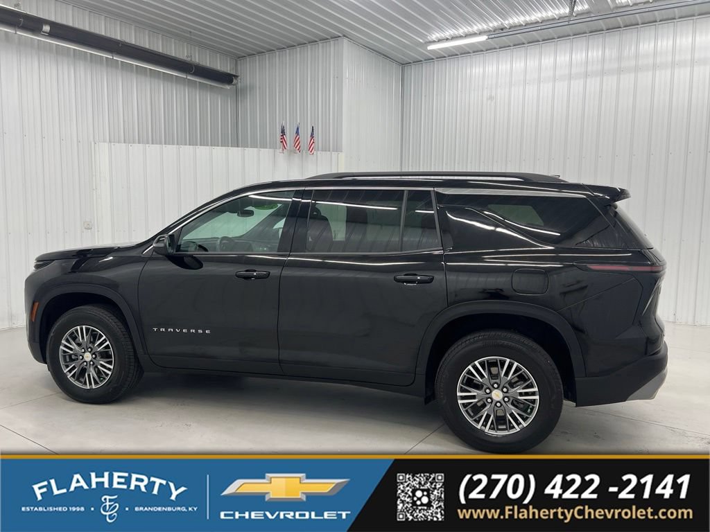 Used 2025 Chevrolet Traverse LT FWD image 5