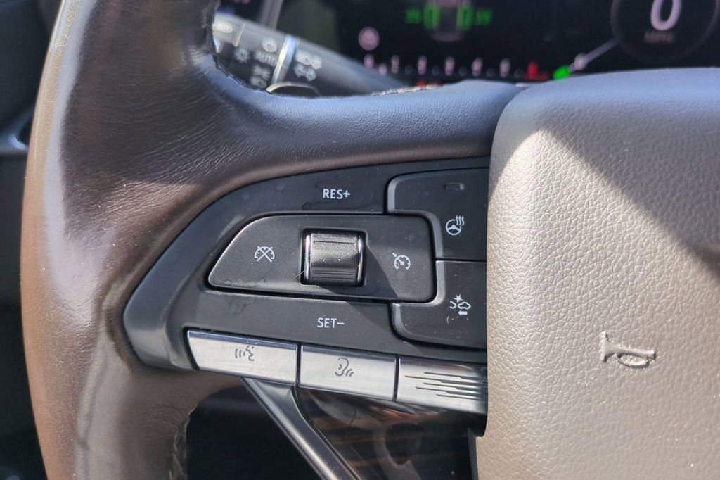 Used 2021 Cadillac Escalade Premium Luxury image 24