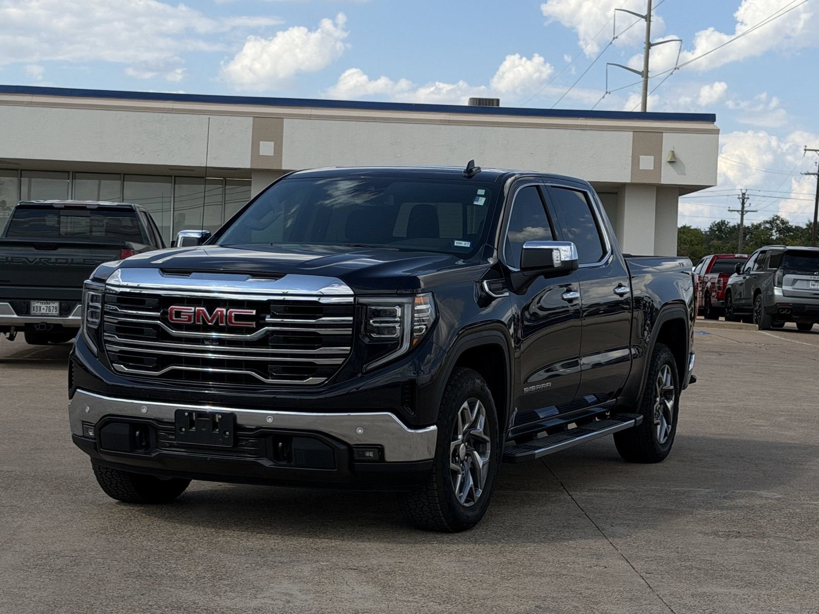 Used 2025 GMC Sierra 1500 SLT AWD/4WD image 8