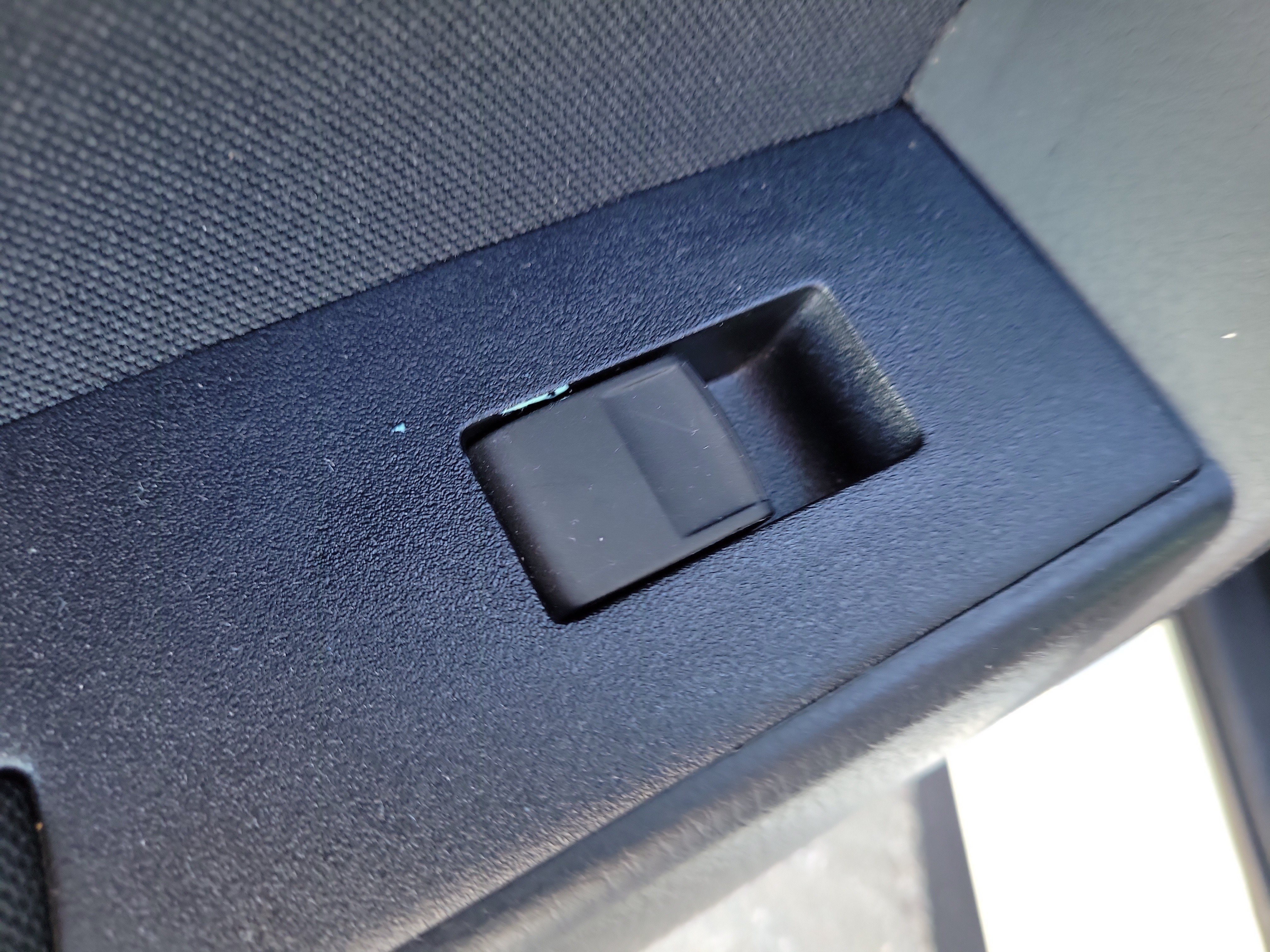 Used 2017 Toyota Corolla LE w/ Carpet Mat Package (TMS) FWD image 14