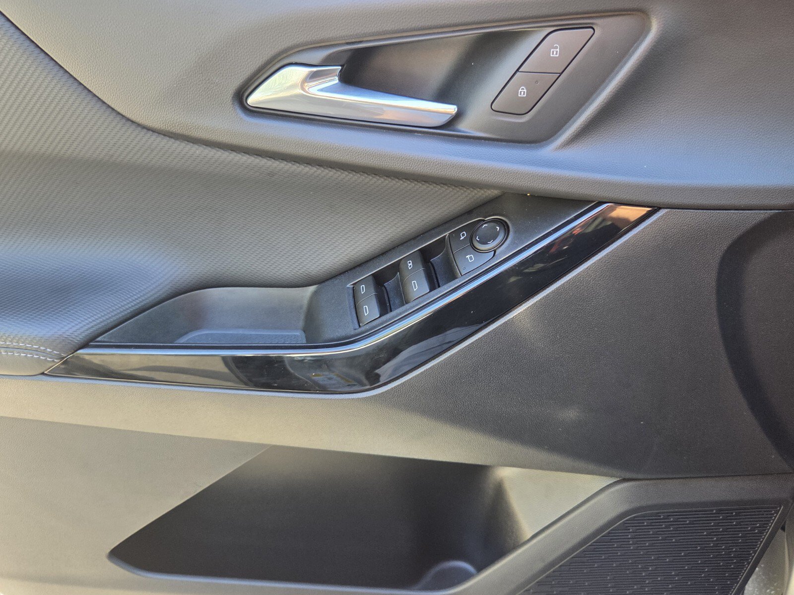 Used 2026 Chevrolet Equinox LT FWD image 35