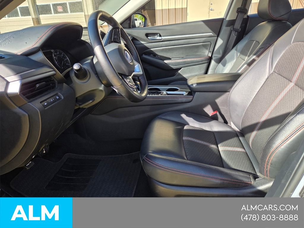 Used 2025 Nissan Altima 2.5 SR image 3