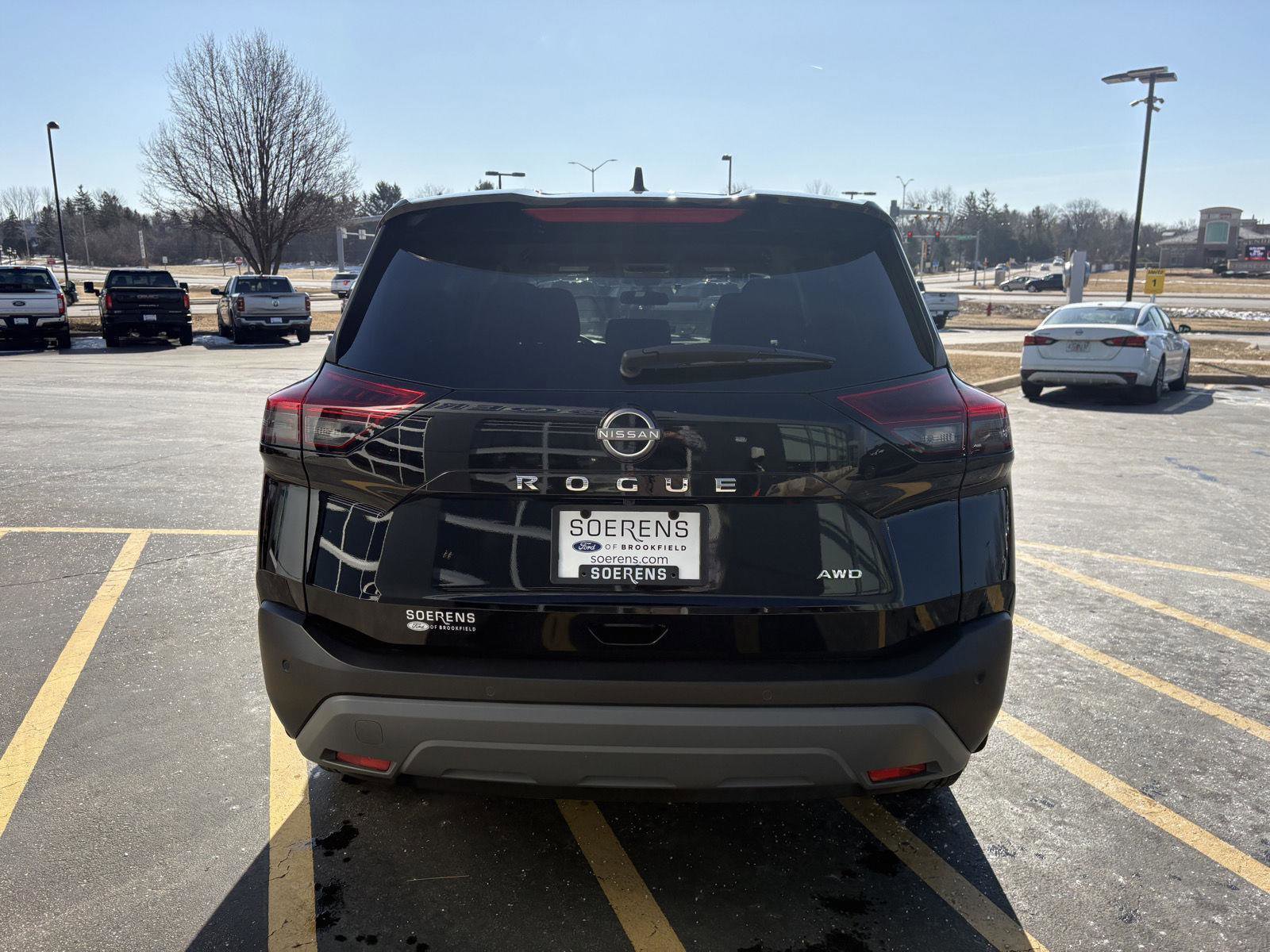 Used 2023 Nissan Rogue S AWD/4WD image 4