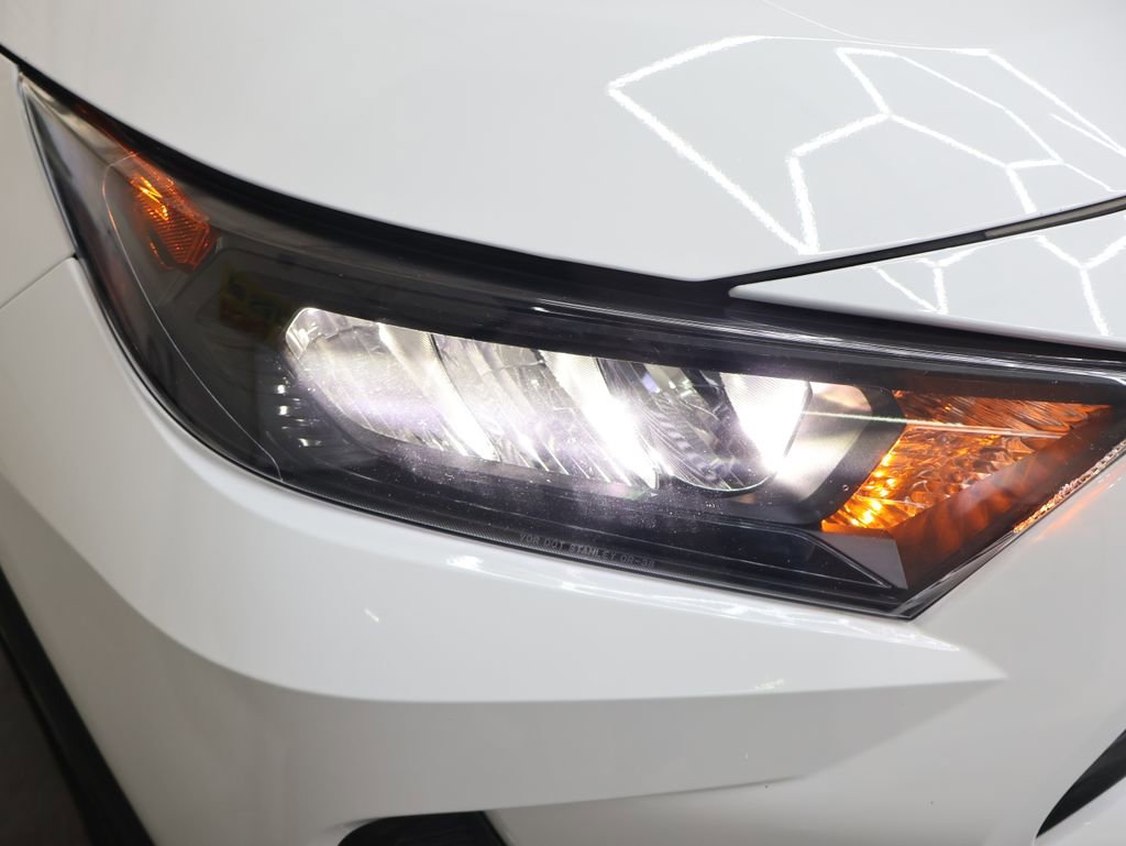 Used 2020 Toyota RAV4 LE FWD image 27