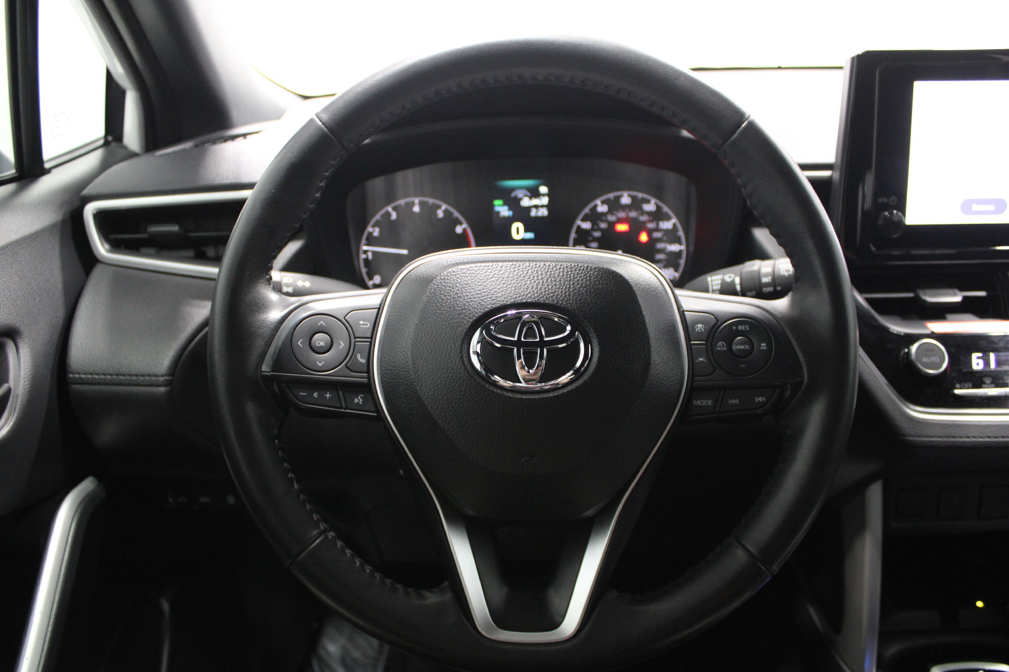 Used 2025 Toyota Corolla Cross AWD Hybrid image 26