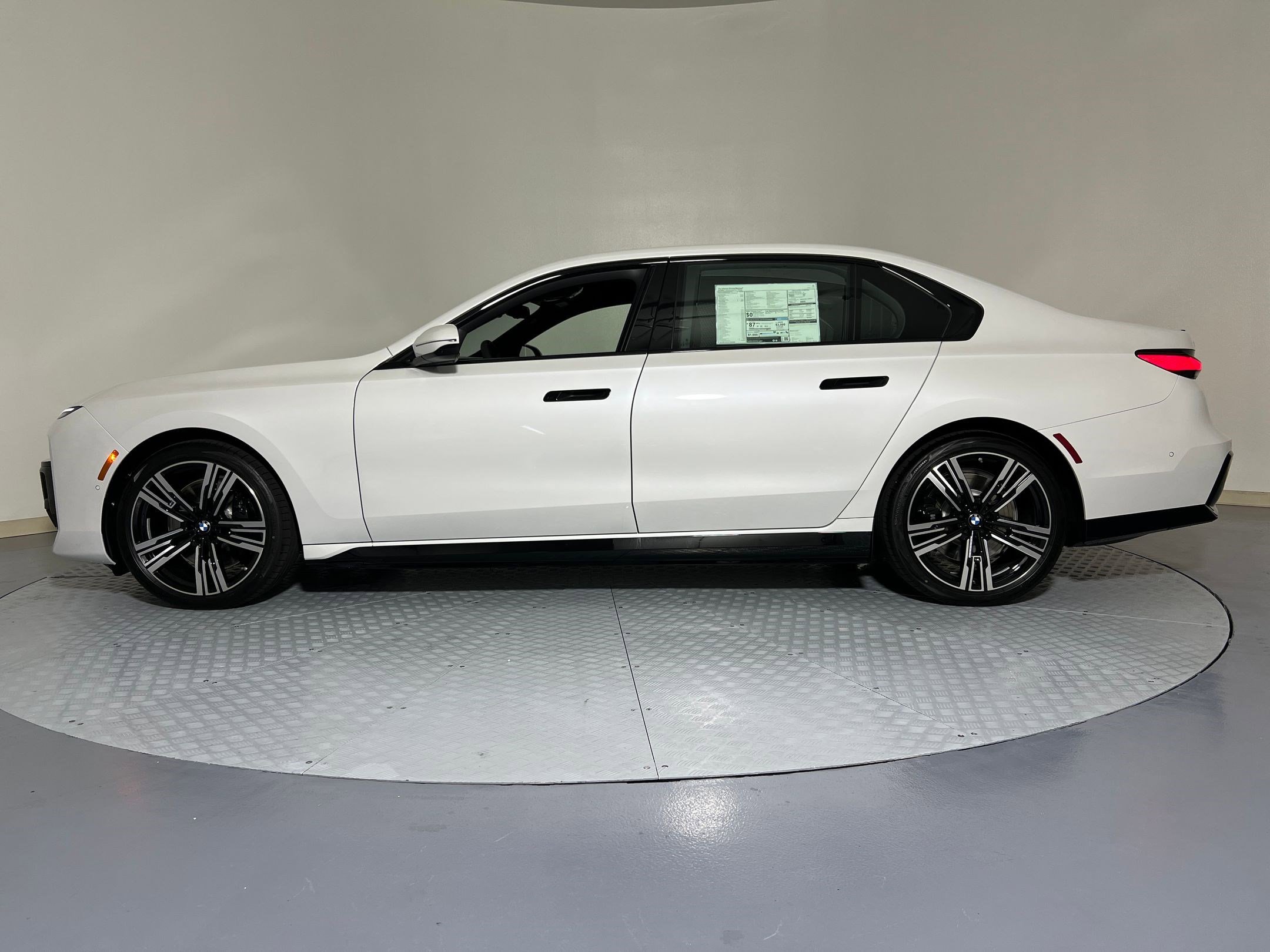 New 2026 BMW i7 eDrive50 w/ M Sport Package RWD image 2