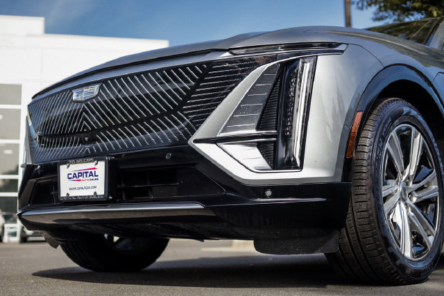 Used 2024 Cadillac Lyriq Tech w/ Driver Assist Package AWD/4WD image 9