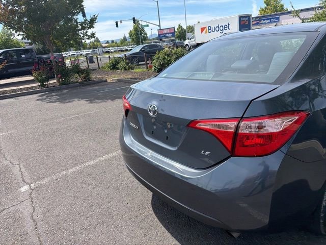 Used 2018 Toyota Corolla LE FWD image 2