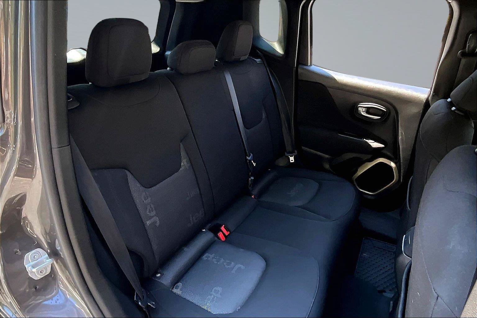 Used 2017 Jeep Renegade Latitude AWD/4WD image 28