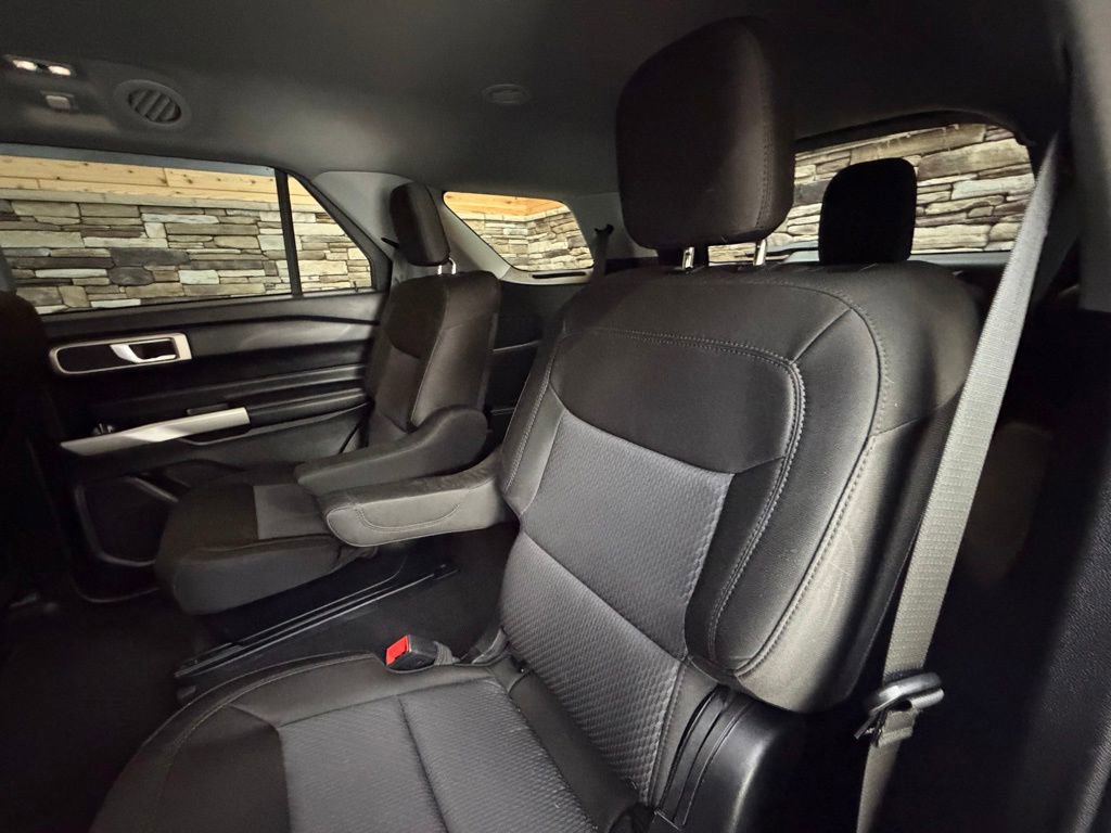 Used 2023 Ford Explorer XLT image 28