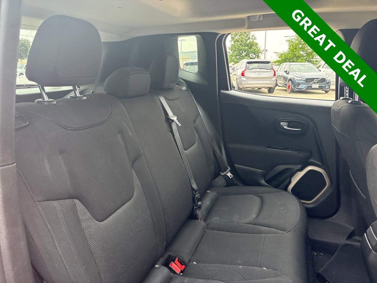 Used 2016 Jeep Renegade Latitude w/ Advanced Technology Group AWD/4WD image 12
