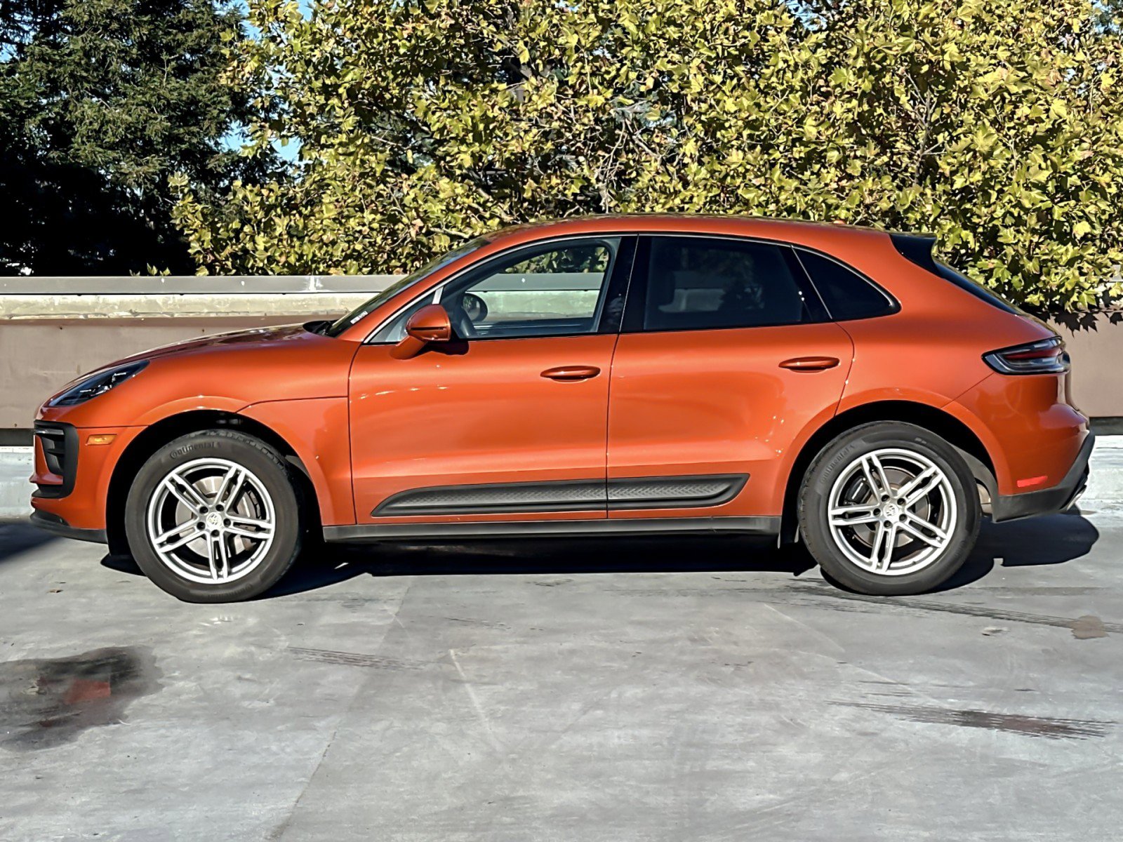 Used 2022 Porsche Macan w/ Premium Package Plus image 2