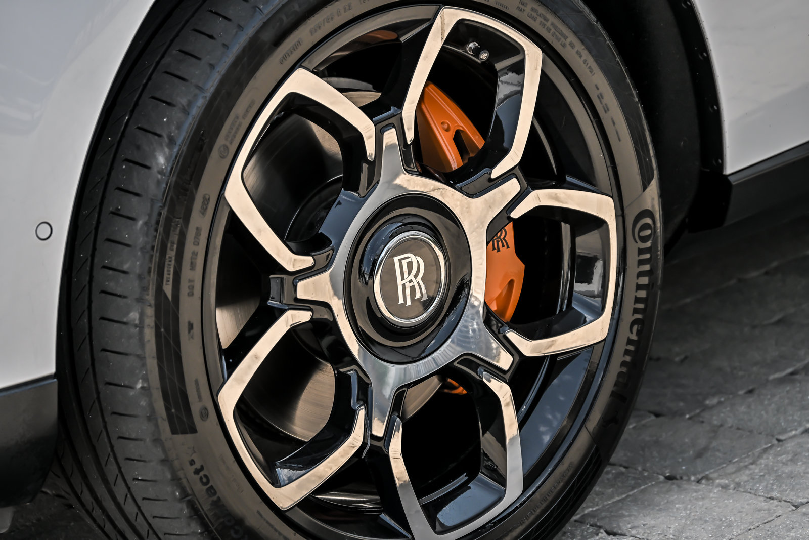 Used 2023 Rolls-Royce Cullinan Black Badge AWD/4WD image 8