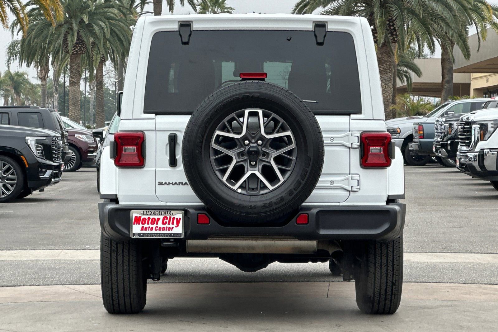 Used 2025 Jeep Wrangler Sahara image 5