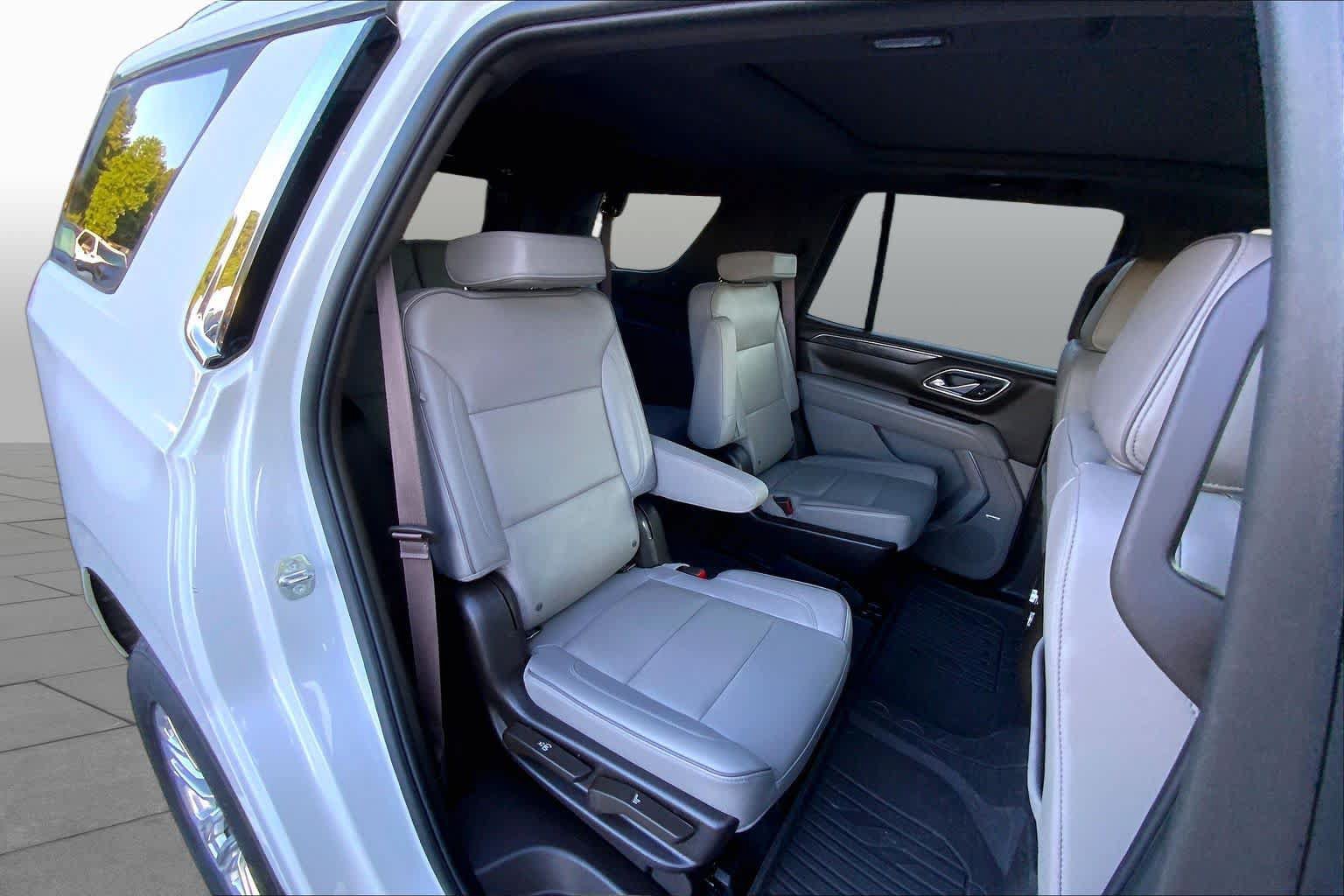 Used 2023 GMC Yukon SLT w/ SLT Premium Package RWD image 17