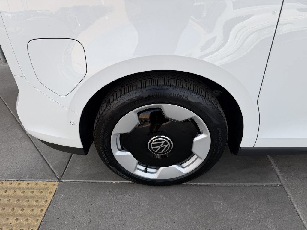 Used 2025 Volkswagen ID. Buzz Pro S RWD image 15