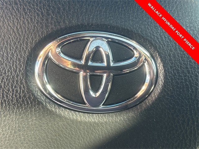 Used 2022 Toyota Avalon Limited image 26