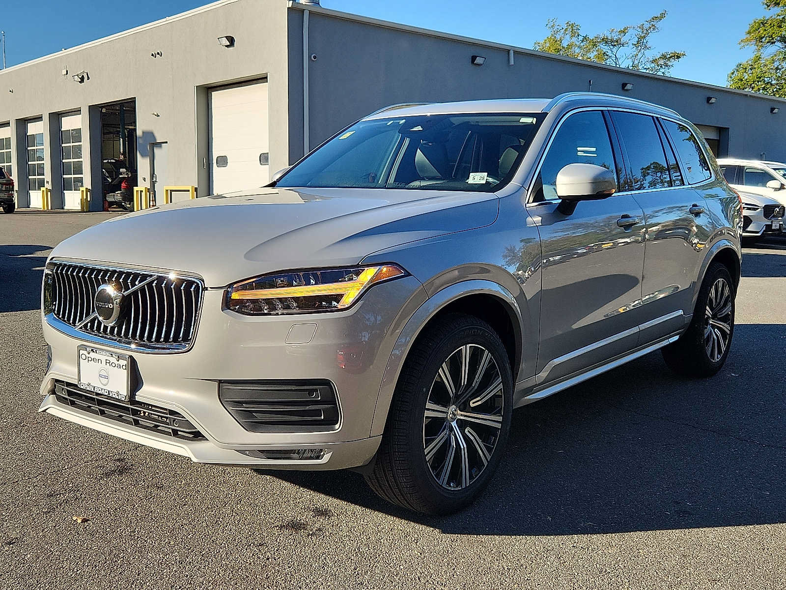 Certified 2023 Volvo XC90 B5 Core w/ Protection Package Premier AWD/4WD image 3