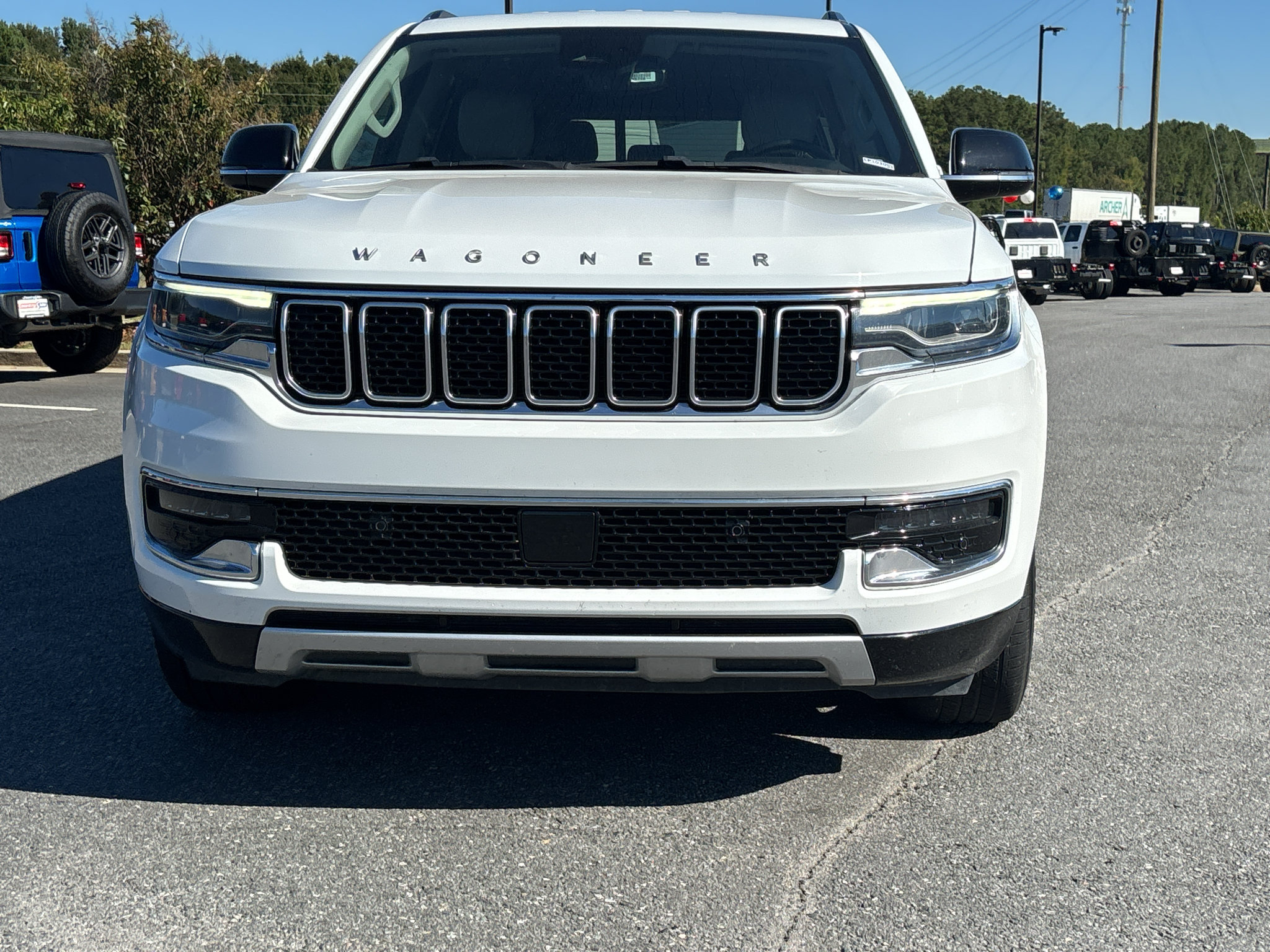 Used 2024 Jeep Wagoneer L Series II RWD image 2