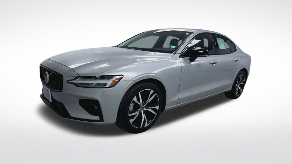 Used 2025 Volvo S60 B5 Core image 21