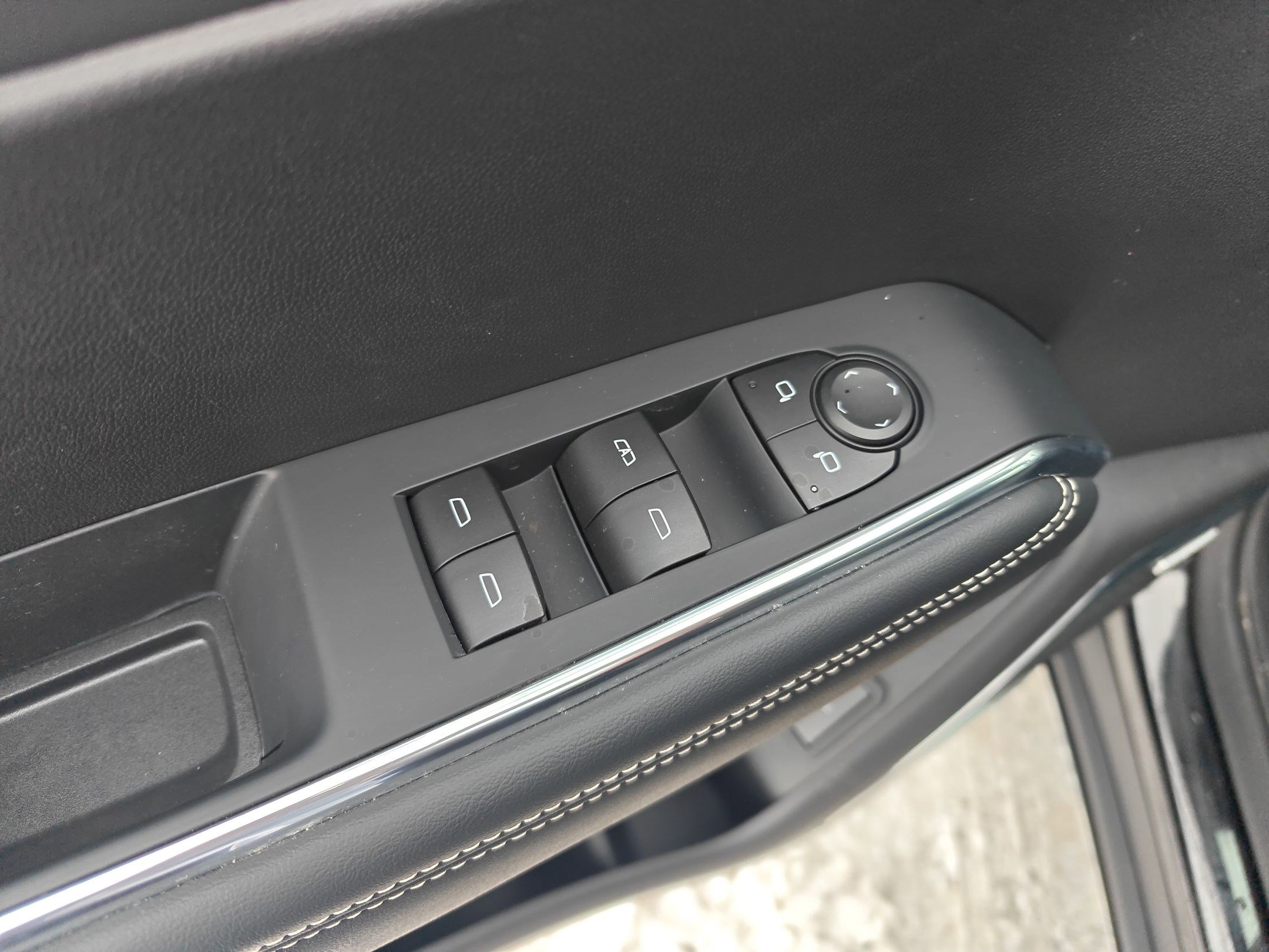 Used 2025 GMC Acadia Elevation w/ LPO, Floor Liner Package image 12