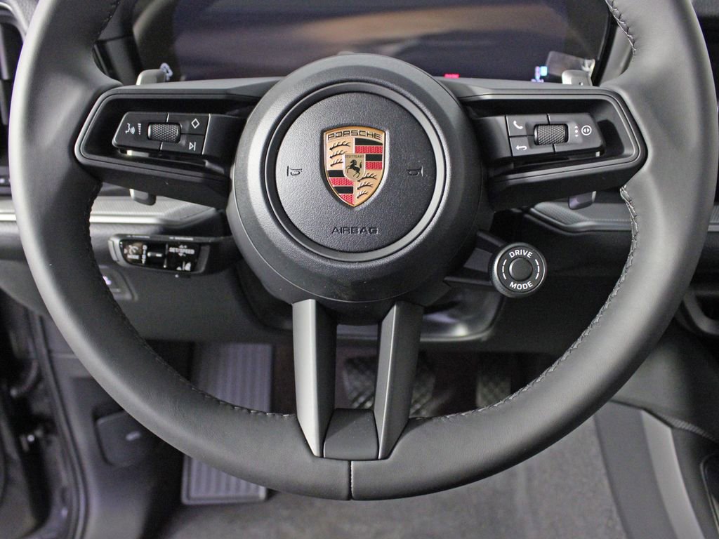 Certified 2026 Porsche Cayenne Coupe image 22