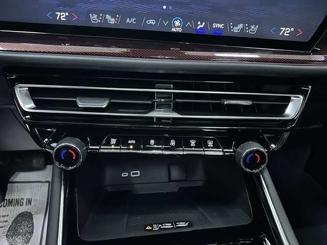 Used 2024 Chevrolet Traverse RS image 23