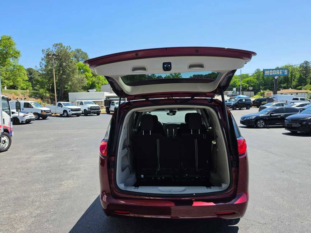 Used 2023 Chrysler Voyager LX FWD image 31