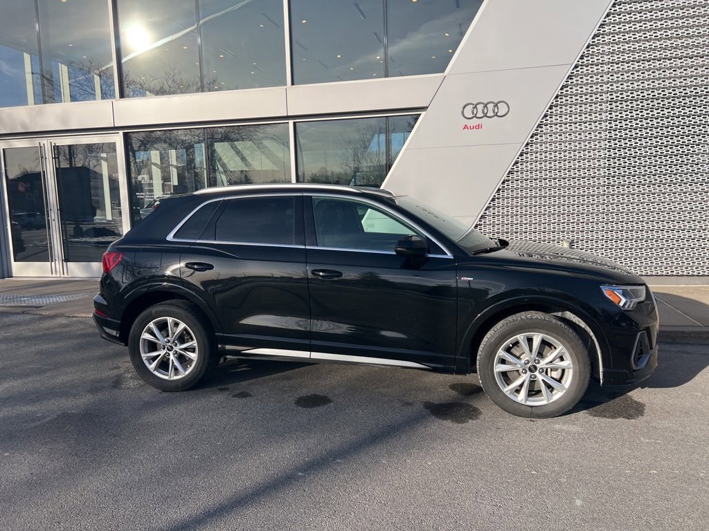Used 2023 Audi Q3 2.0T Premium w/ Convenience Package image 15