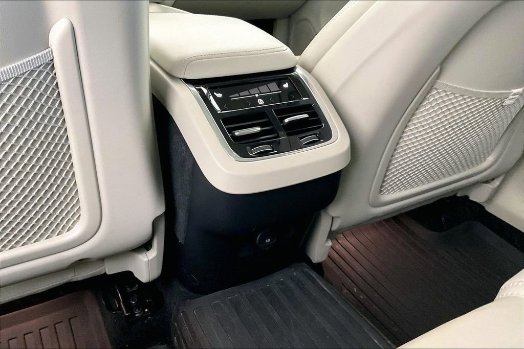Certified 2023 Volvo XC60 B5 Ultimate w/ Climate Package image 32