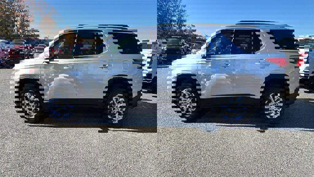 Used 2021 Chevrolet Traverse LT image 8