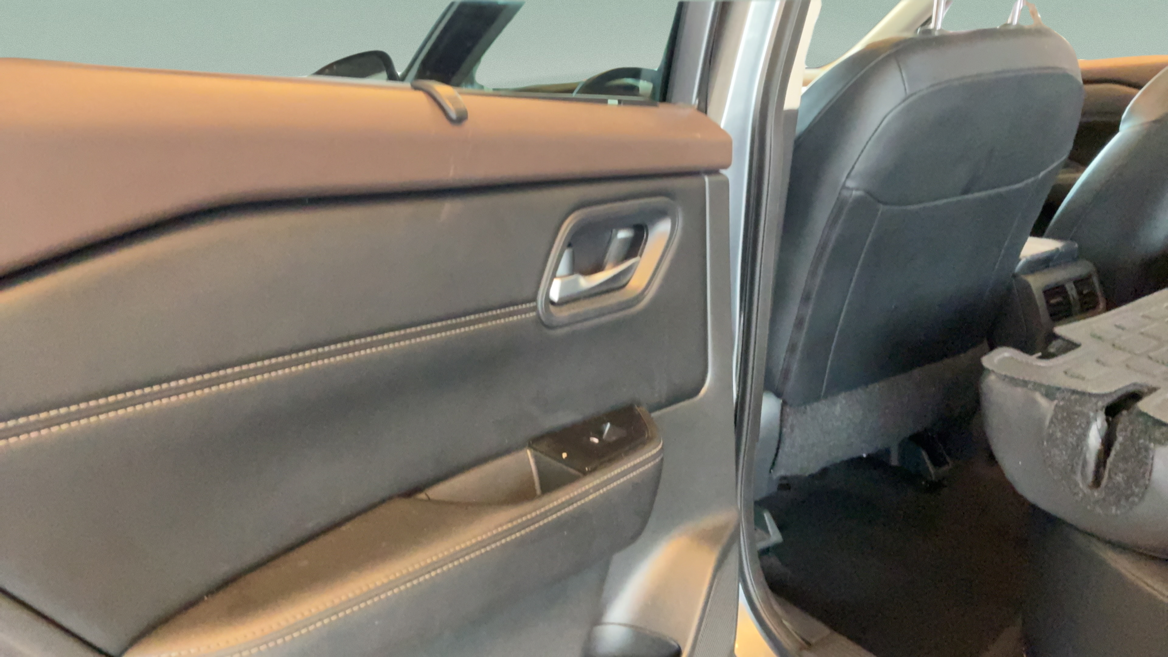 Used 2023 Nissan Rogue SV w/ SV Premium B Package FWD image 27