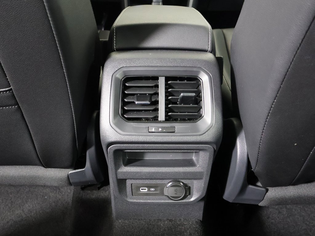 Used 2023 Volkswagen Tiguan SE R-Line image 25