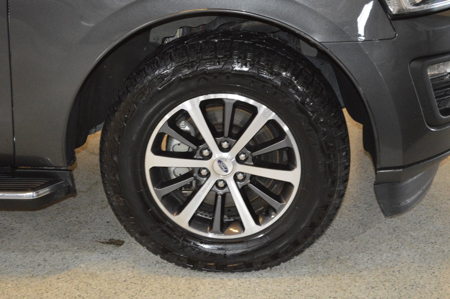 Used 2020 Ford Expedition XLT w/ Equipment Group 202A AWD/4WD image 9