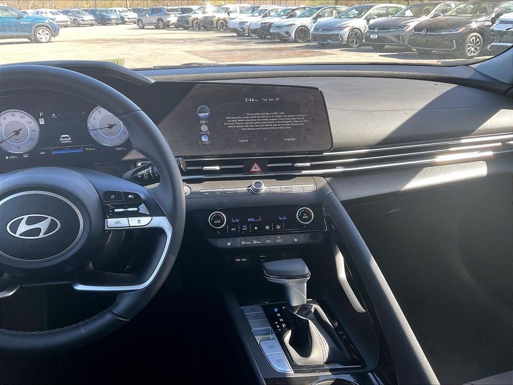 Used 2025 Hyundai Elantra SEL FWD image 18