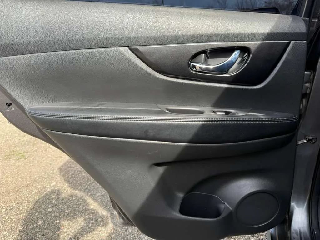 Used 2017 Nissan Rogue S FWD image 22