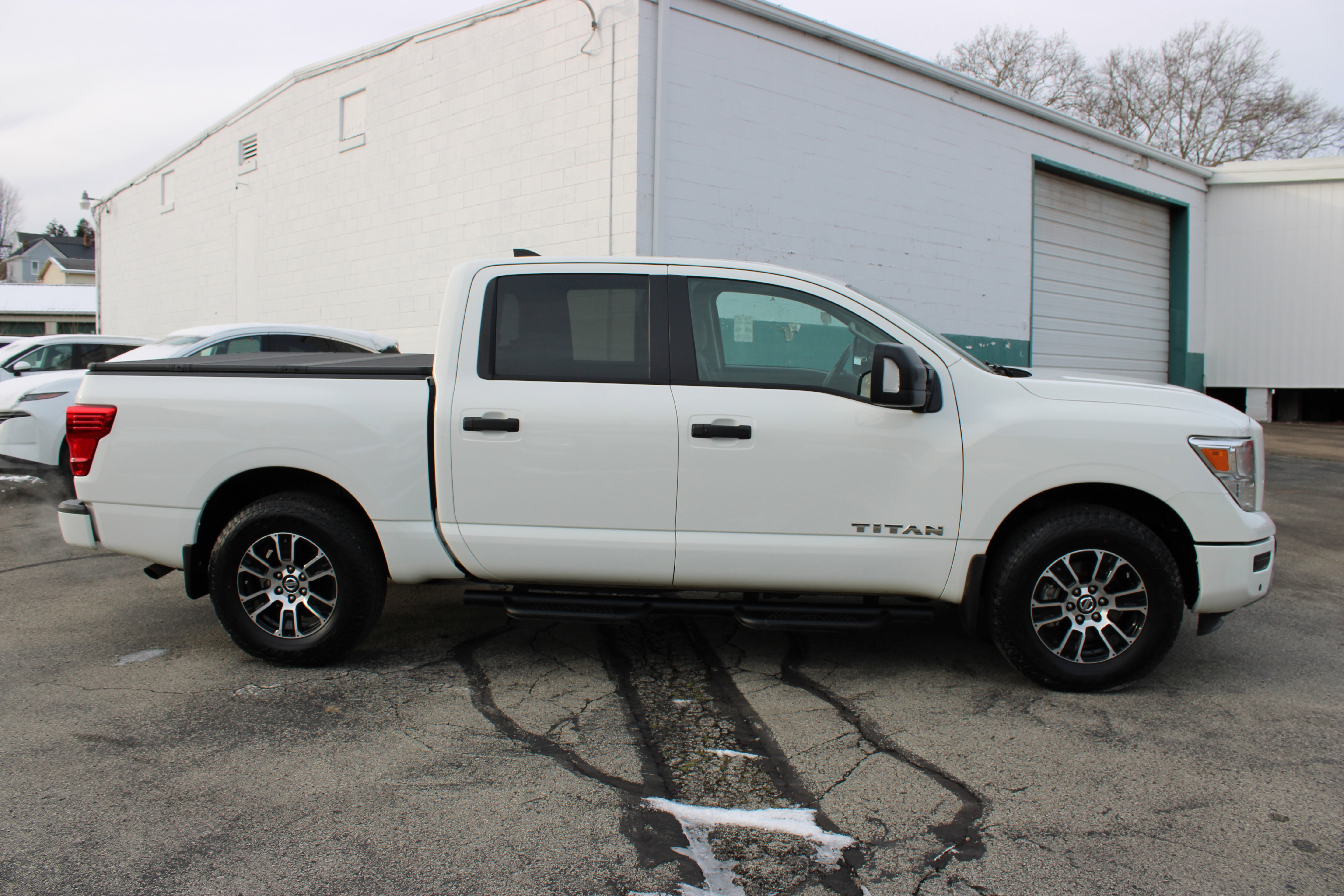 Certified 2022 Nissan Titan SV w/ SV Convenience Package image 9