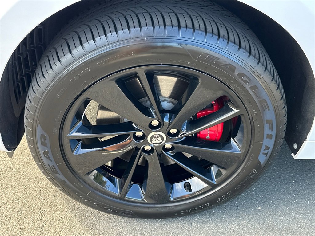 Certified 2024 Jaguar F-PACE R-Dynamic S image 8