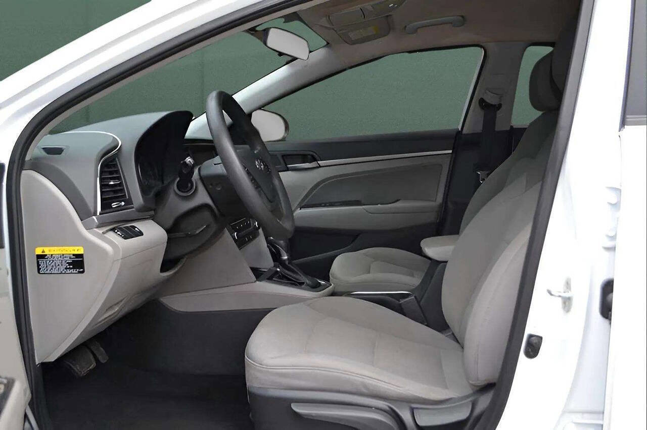 Used 2017 Hyundai Elantra SE image 25