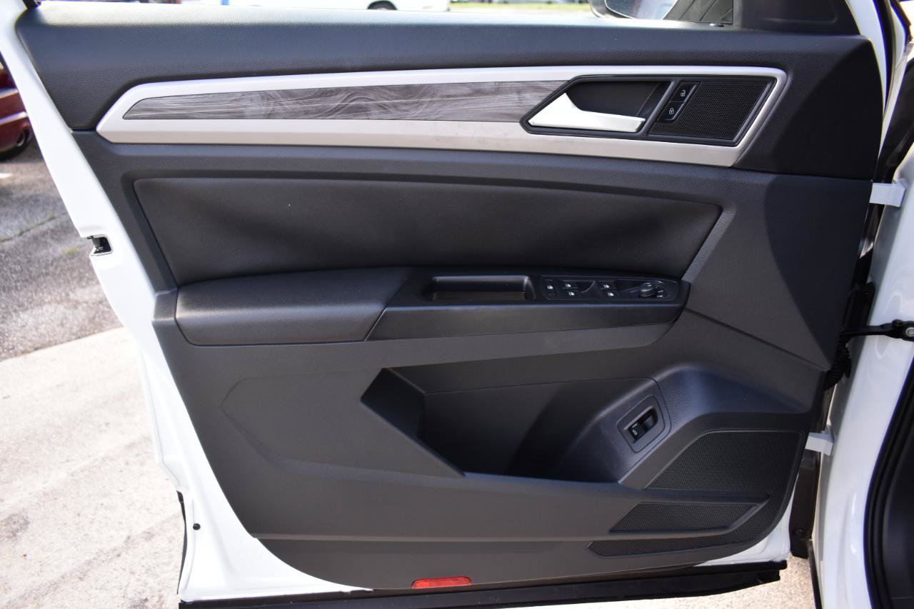 Used 2020 Volkswagen Atlas Cross Sport SE FWD image 35